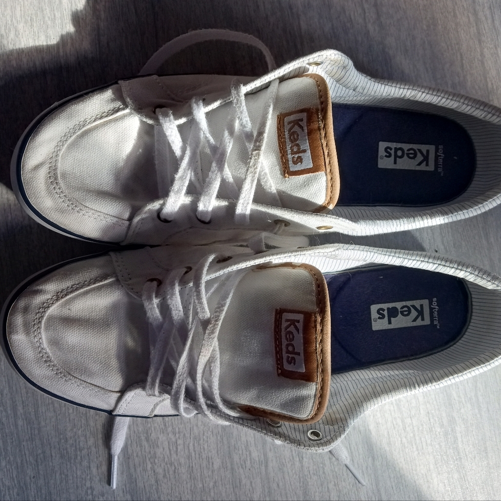 Keds women's size 9 white lace up sneakers